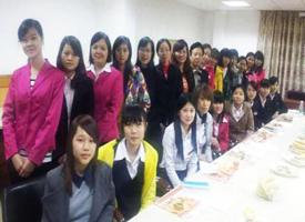 ����˾��̬�����������һ�������Ů�ӡ�