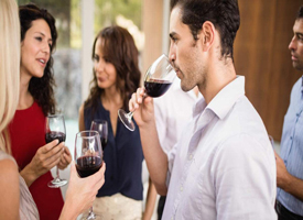 ����ҵ��̬�������˺;ƣ���һ����������