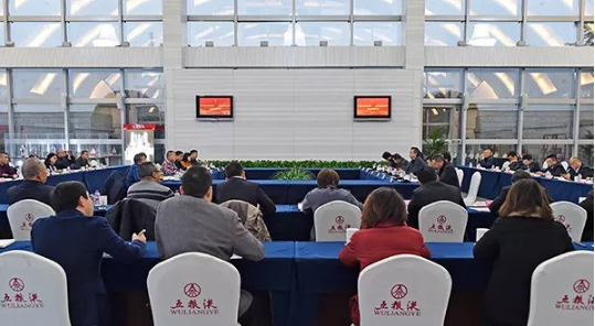 ����ҵ��̬������˫�ۻ� ��Ũ���Ͱ׾ơ���